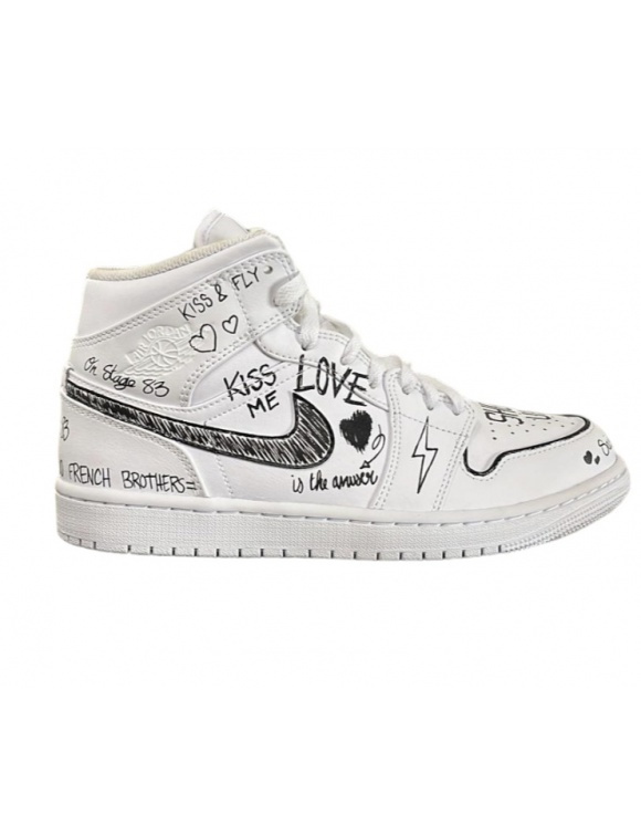 Sneakers Air Jordan 1 blanches et noires "LOVE" customisées